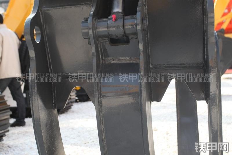 玉柴YC135-8抓木器整机外观