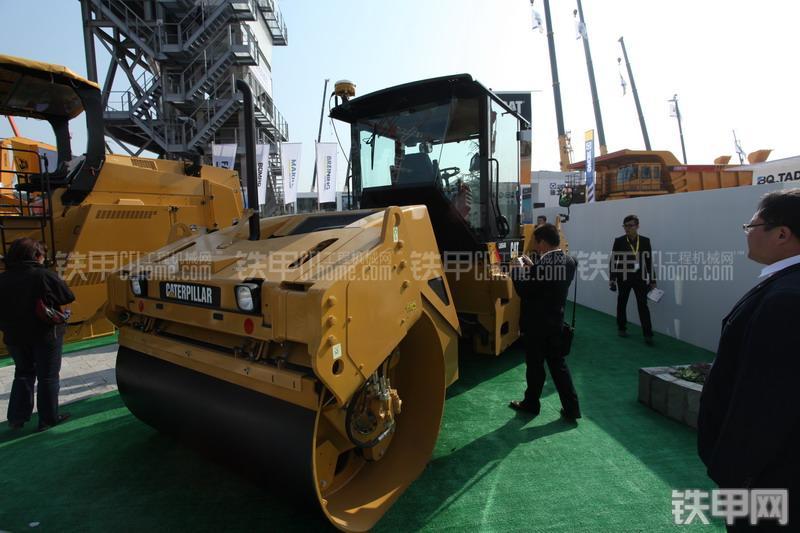 卡特彼勒CB564D压路机整机外观