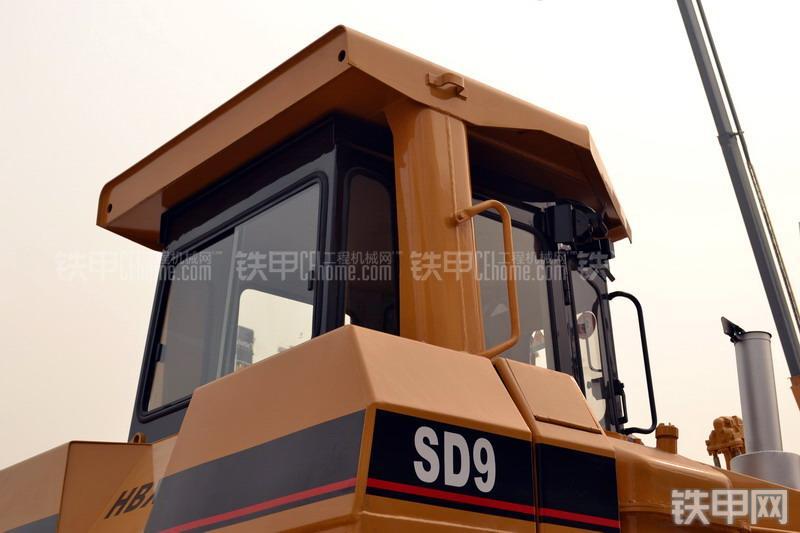 宣工SD9高驱动推土机局部