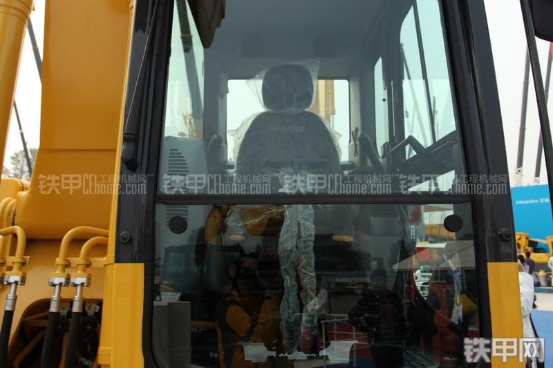 小松HB205-1挖掘机局部