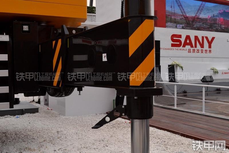 三一重工SAC2200起重机整机外观