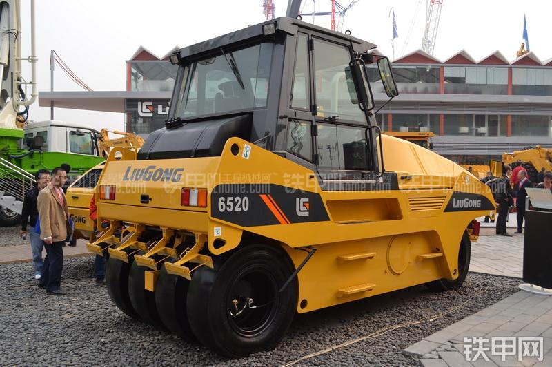 柳工CLG6520压路机整机外观