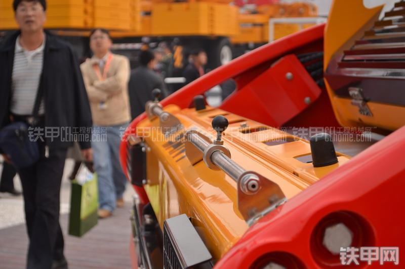 三一重工STR130C压路机整机外观