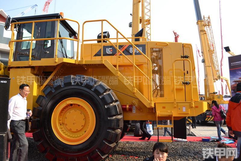 柳工CLG899III装载机整机外观