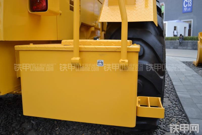 柳工CLG425III平地机整机外观