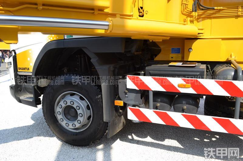 山推HJC5300THB-37沃尔沃泵车整机外观