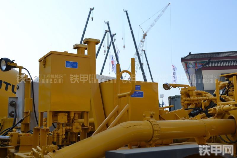 山推HJC5160THB-26陕汽泵车局部