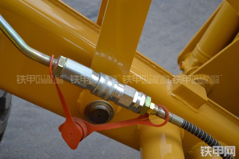 柳工CLG777A挖掘装载机整机外观