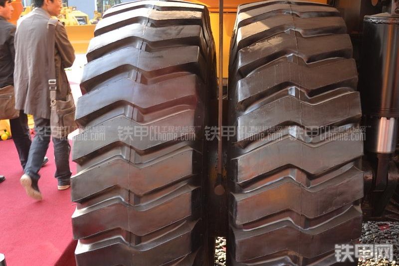 首钢重汽SGA3722非公路自卸车整机外观