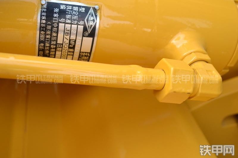 柳工CLG425III平地机整机外观