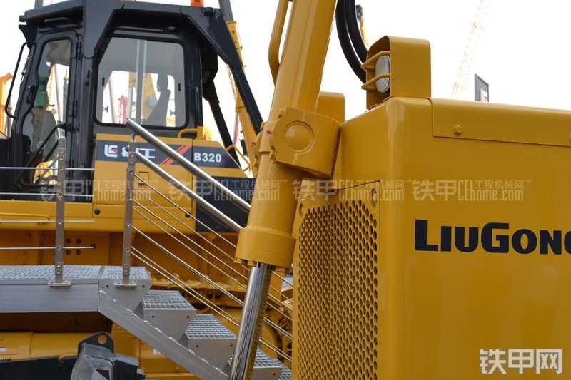 柳工B160推土机局部