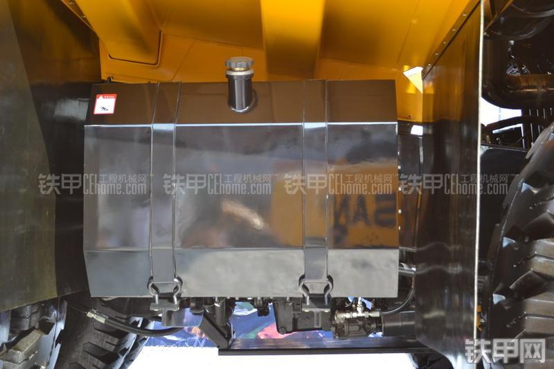 三一重工SRT95非公路自卸车局部