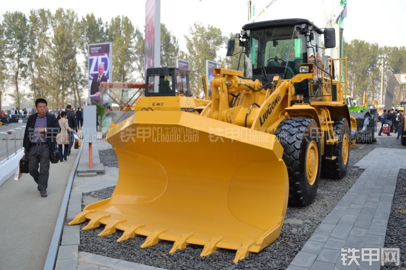 柳工CLG842IV装载机整机外观