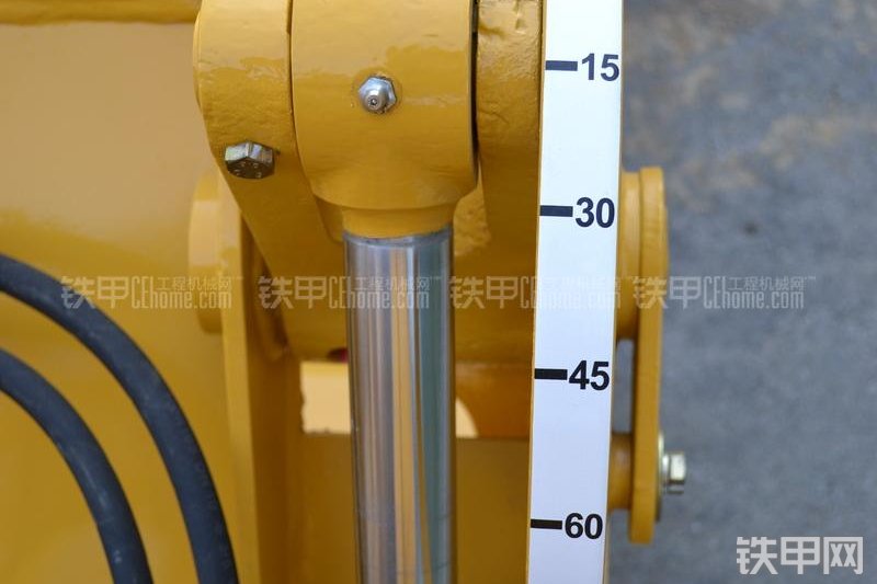 柳工CLG777A挖掘装载机整机外观