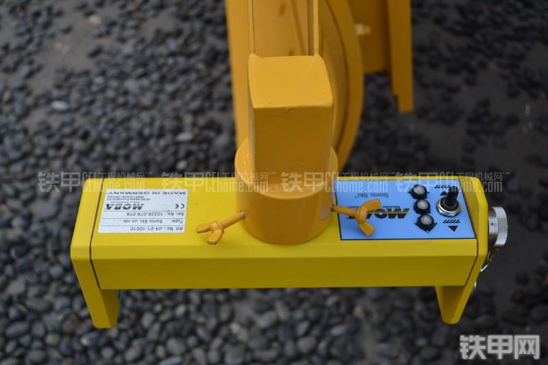 柳工CLG425III平地机整机外观