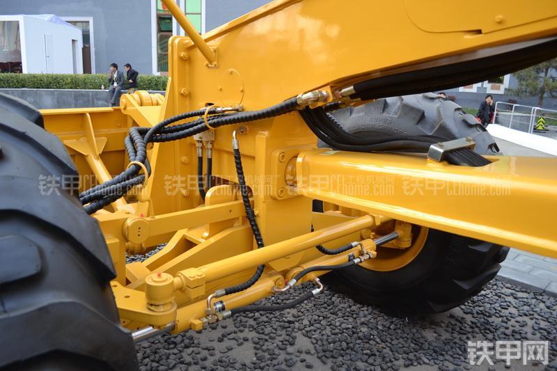 柳工CLG425III平地机整机外观