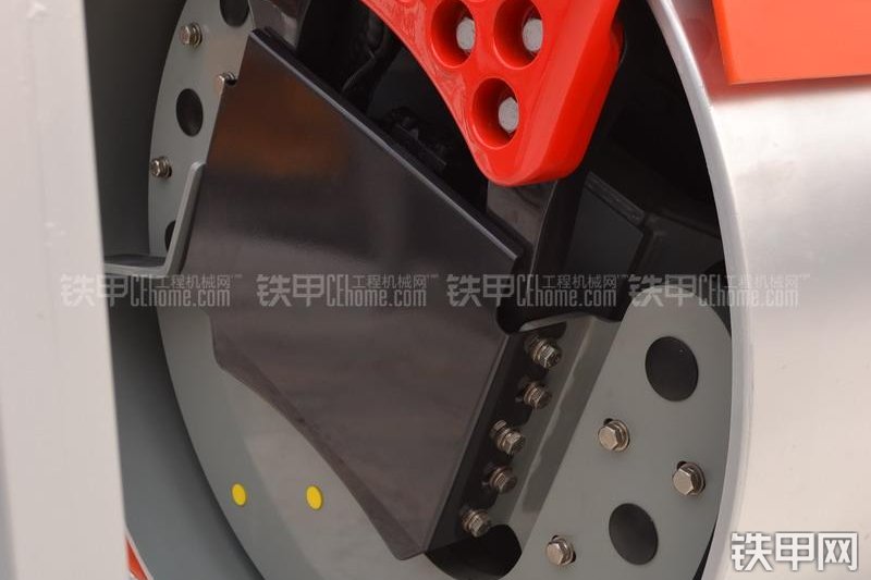 三一重工STR130C压路机整机外观