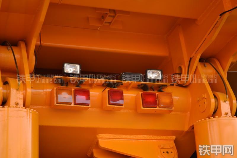 首钢重汽SGE190AC非公路自卸车整机外观