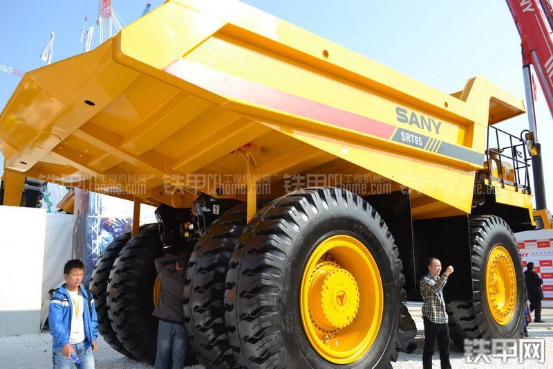 三一重工SRT95非公路自卸车局部