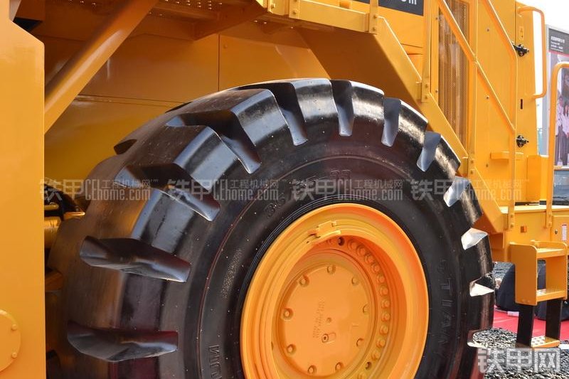 柳工CLG899III装载机局部