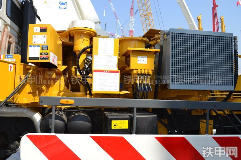 山推HJC5160THB-26陕汽泵车局部