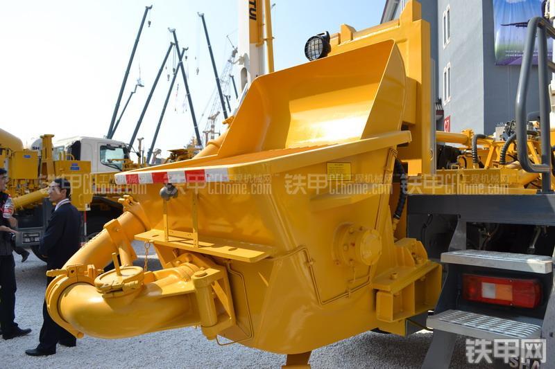 山推HJC5300THB-37沃尔沃泵车整机外观