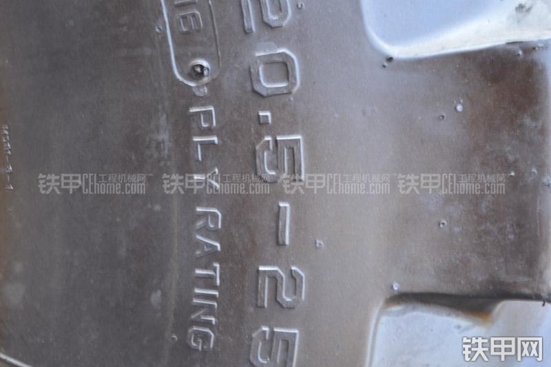 柳工CLG425III平地机整机外观