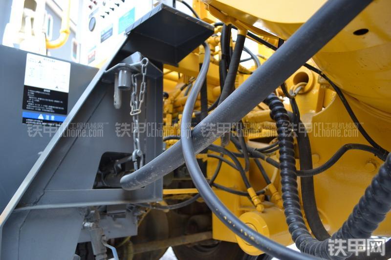 山推HJC5160THB-26陕汽泵车局部