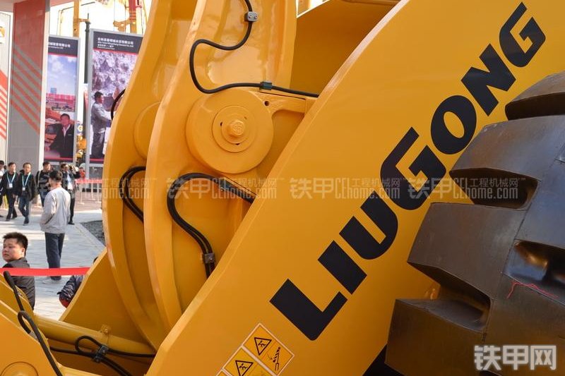 柳工CLG899III装载机局部