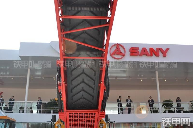 三一重工SM2000C铣刨机整机外观