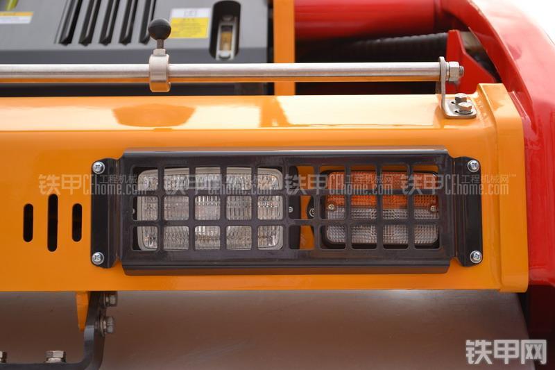 三一重工STR130C压路机整机外观