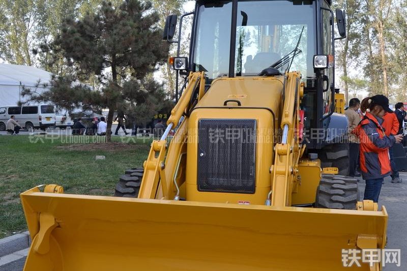 柳工CLG777A挖掘装载机整机外观