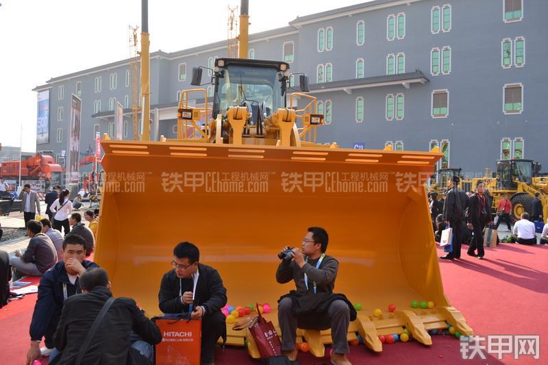 柳工CLG899III装载机局部