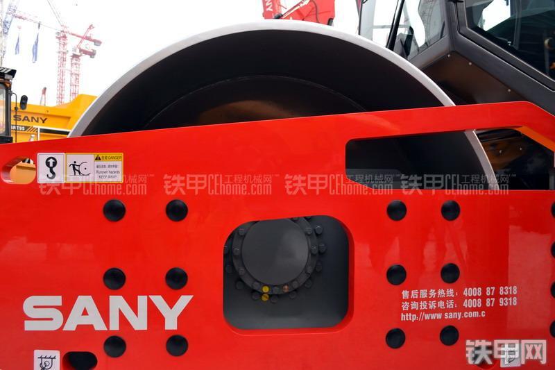 三一重工SMR222压路机整机外观