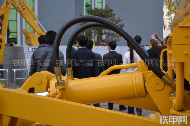 柳工B160推土机局部