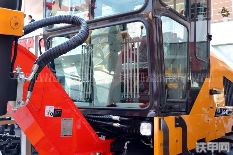 三一重工SHG190全液压平地机整机外观