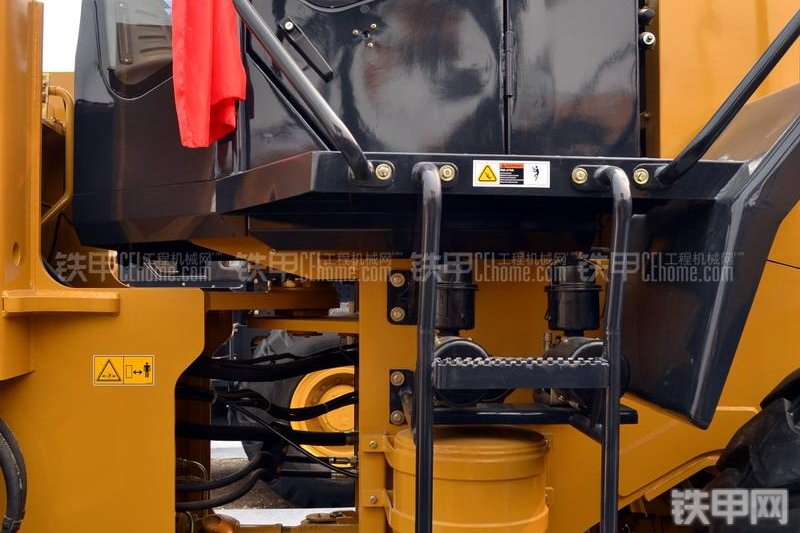 山工SEM658C装载机整机外观