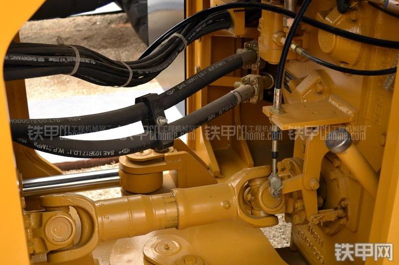 山工SEM660B装载机整机外观