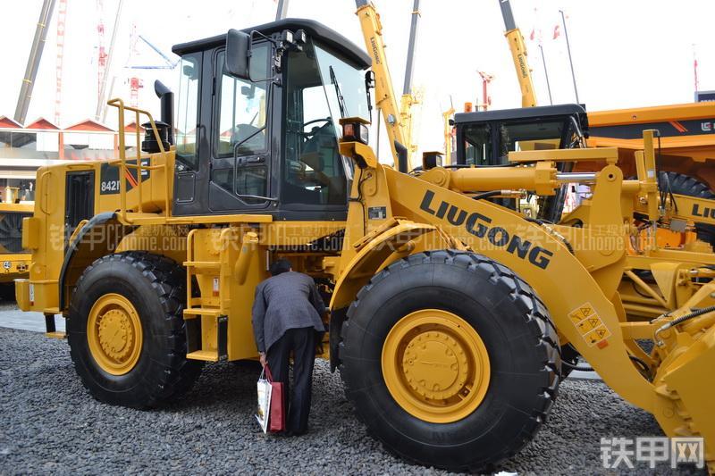 柳工CLG842IV装载机整机外观