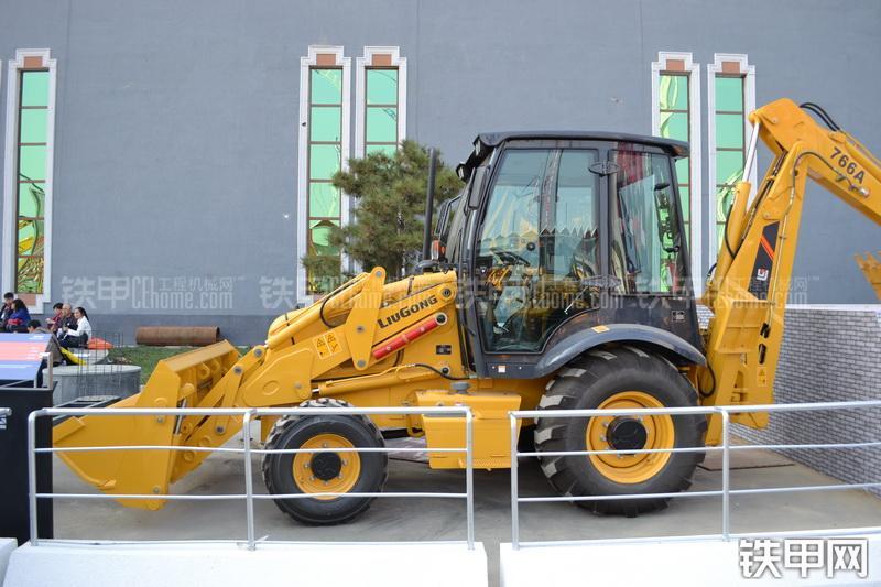 柳工CLG766A挖掘装载机整机外观