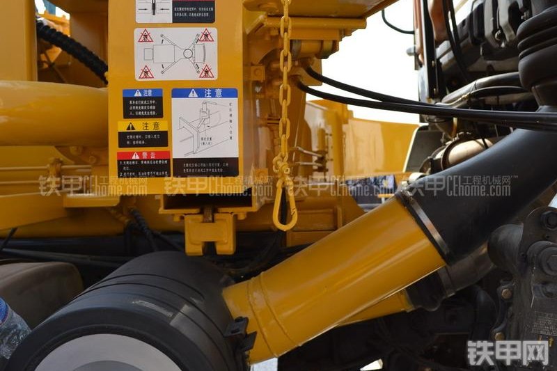 山推HJC5160THB-26陕汽泵车局部