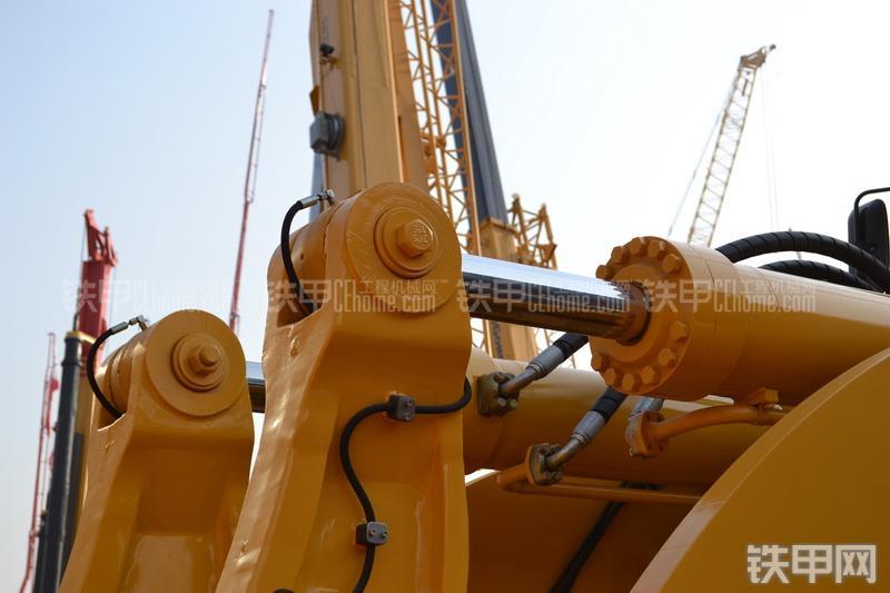 柳工CLG899III装载机局部