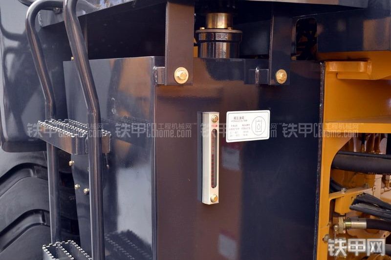 山工SEM660B装载机整机外观