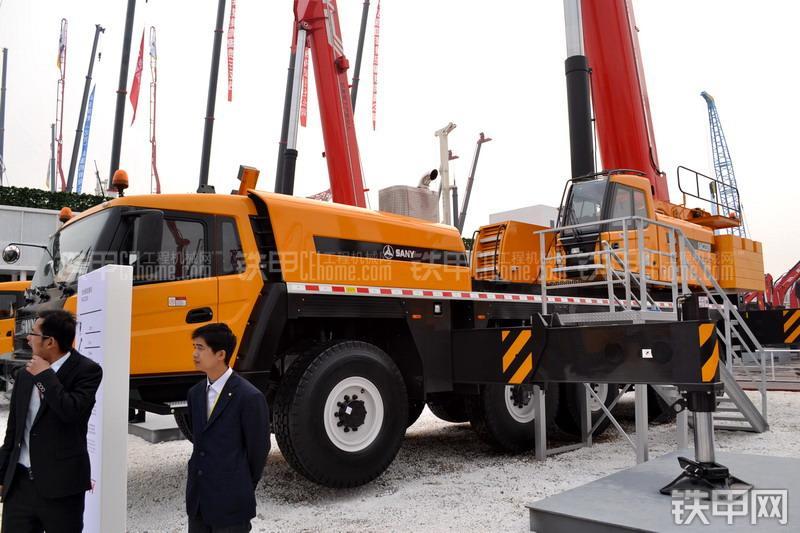 三一重工SAC2200起重机整机外观