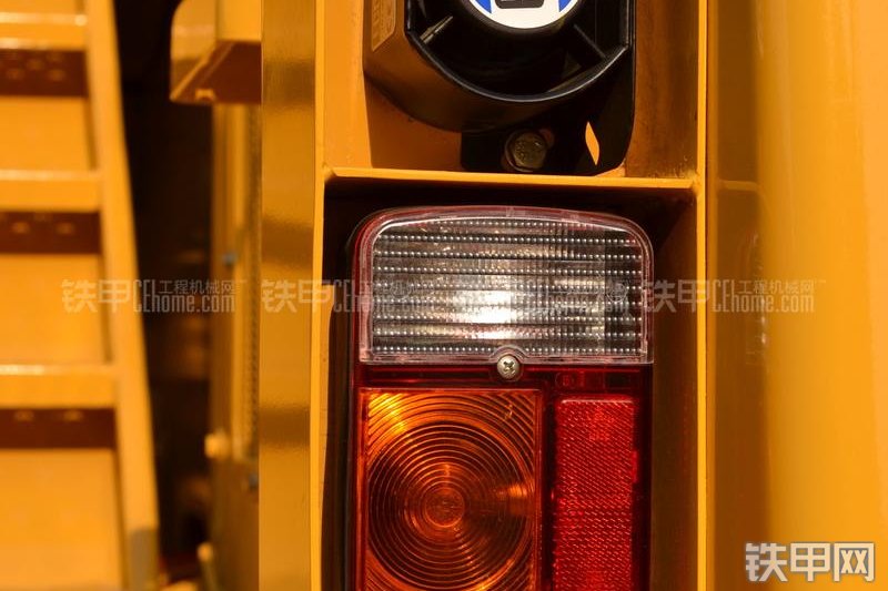 柳工CLG899III装载机局部