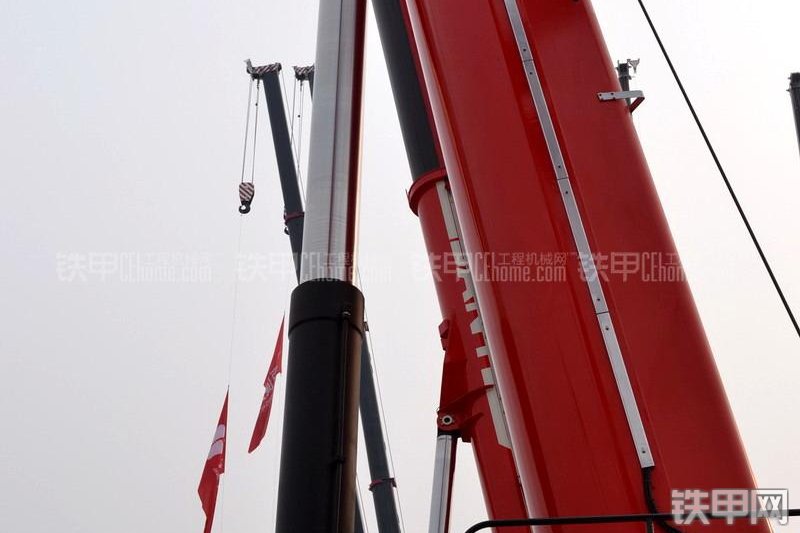 三一重工SAC2200起重机整机外观
