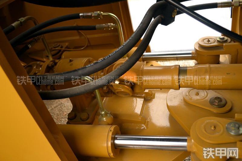 山工SEM658C装载机整机外观