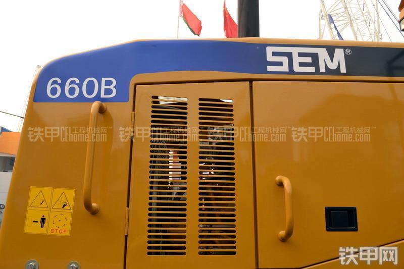 山工SEM660B装载机整机外观