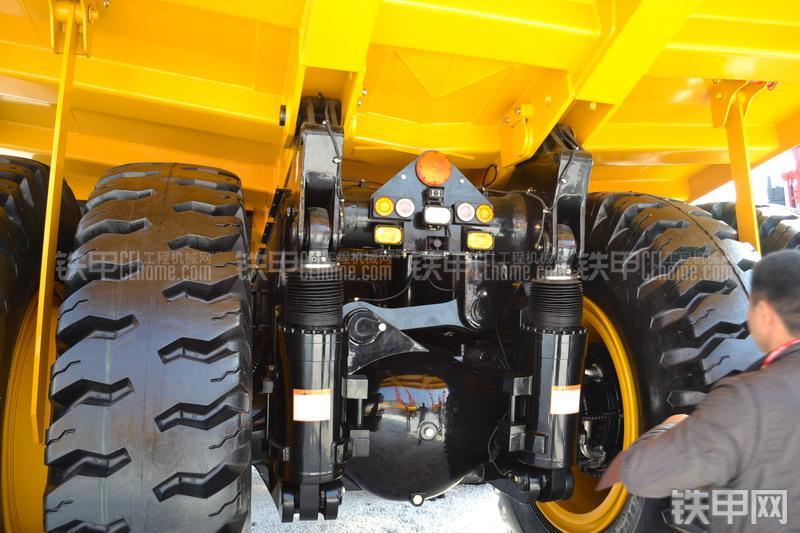 三一重工SRT95非公路自卸车局部