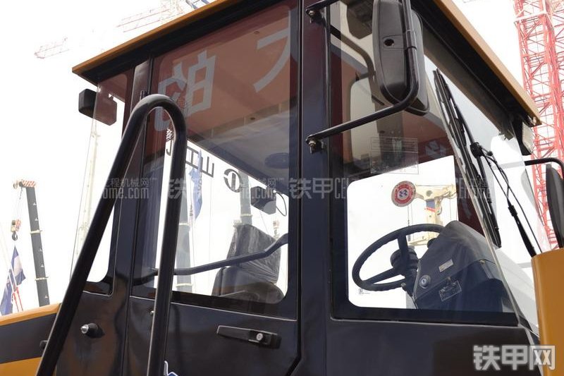 山工SEM650B装载机局部